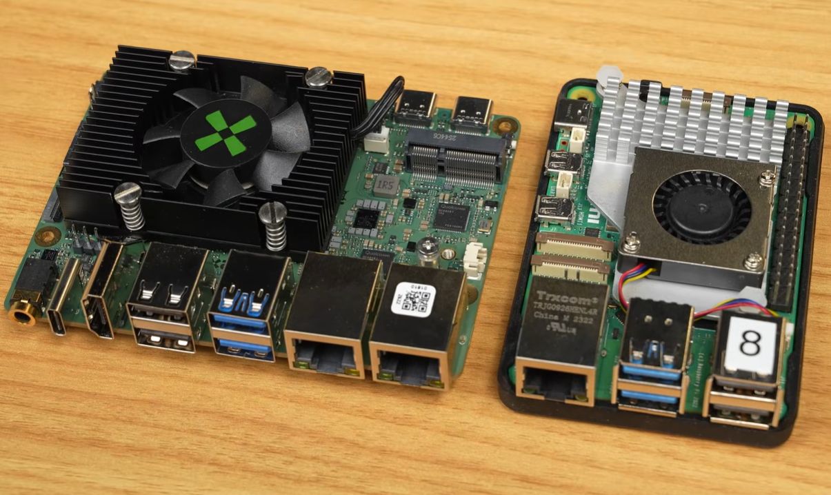 Radxa Dragon Q8B vs. Raspberry Pi 5 physical comparison