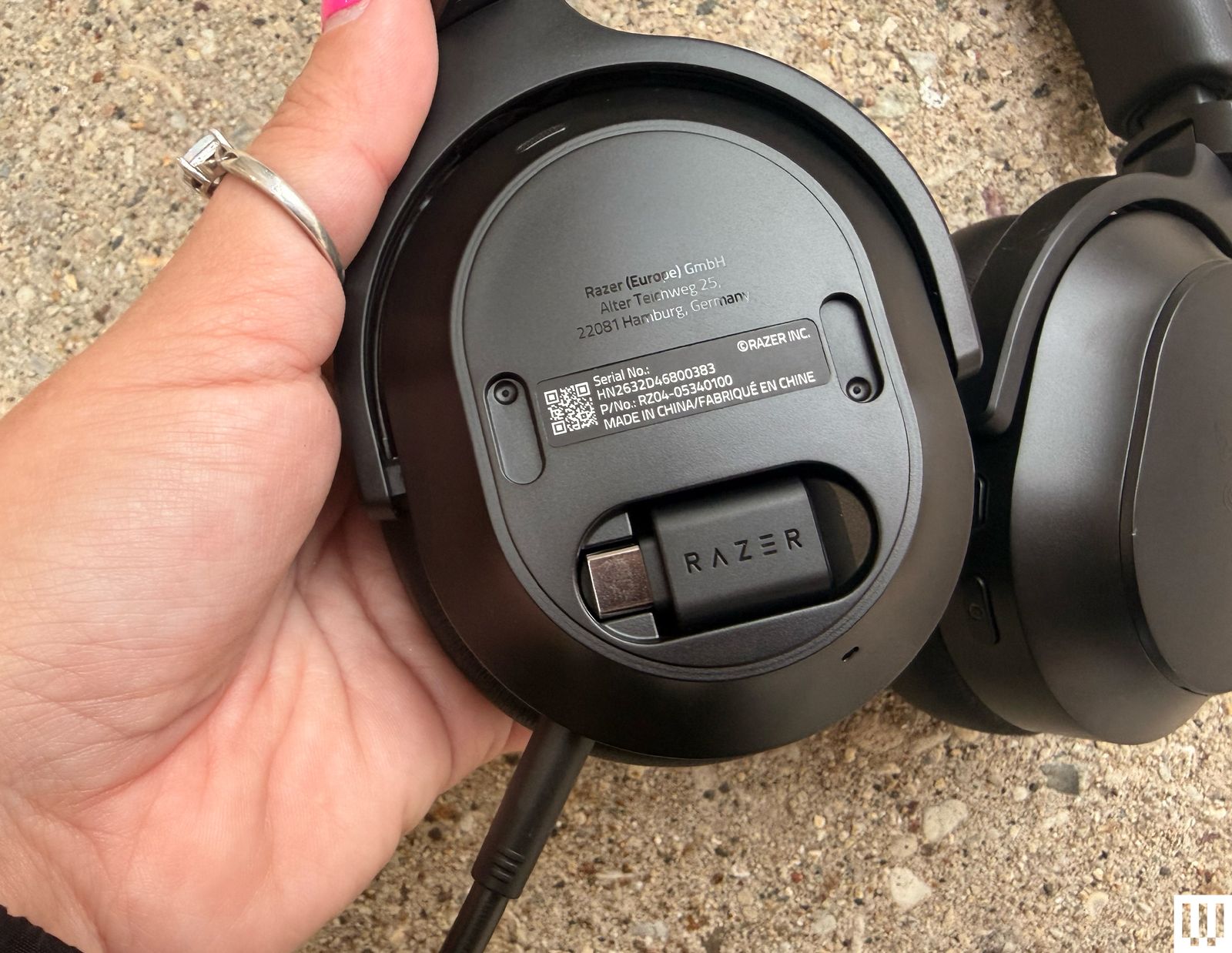 Razer Barracuda V2 Pro earcup controls and port details