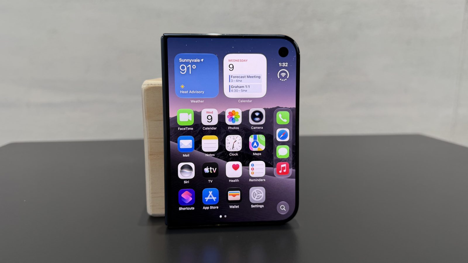 Apple iPhone Duo in geöffnetem und geschlossenem Zustand