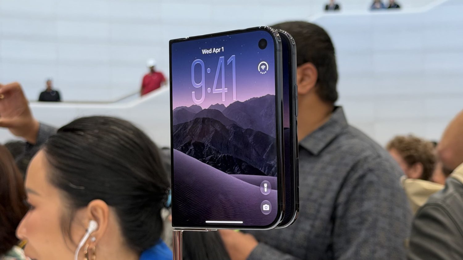 Apple iPhone Duo Detailansicht von Scharnier und Gehäuse