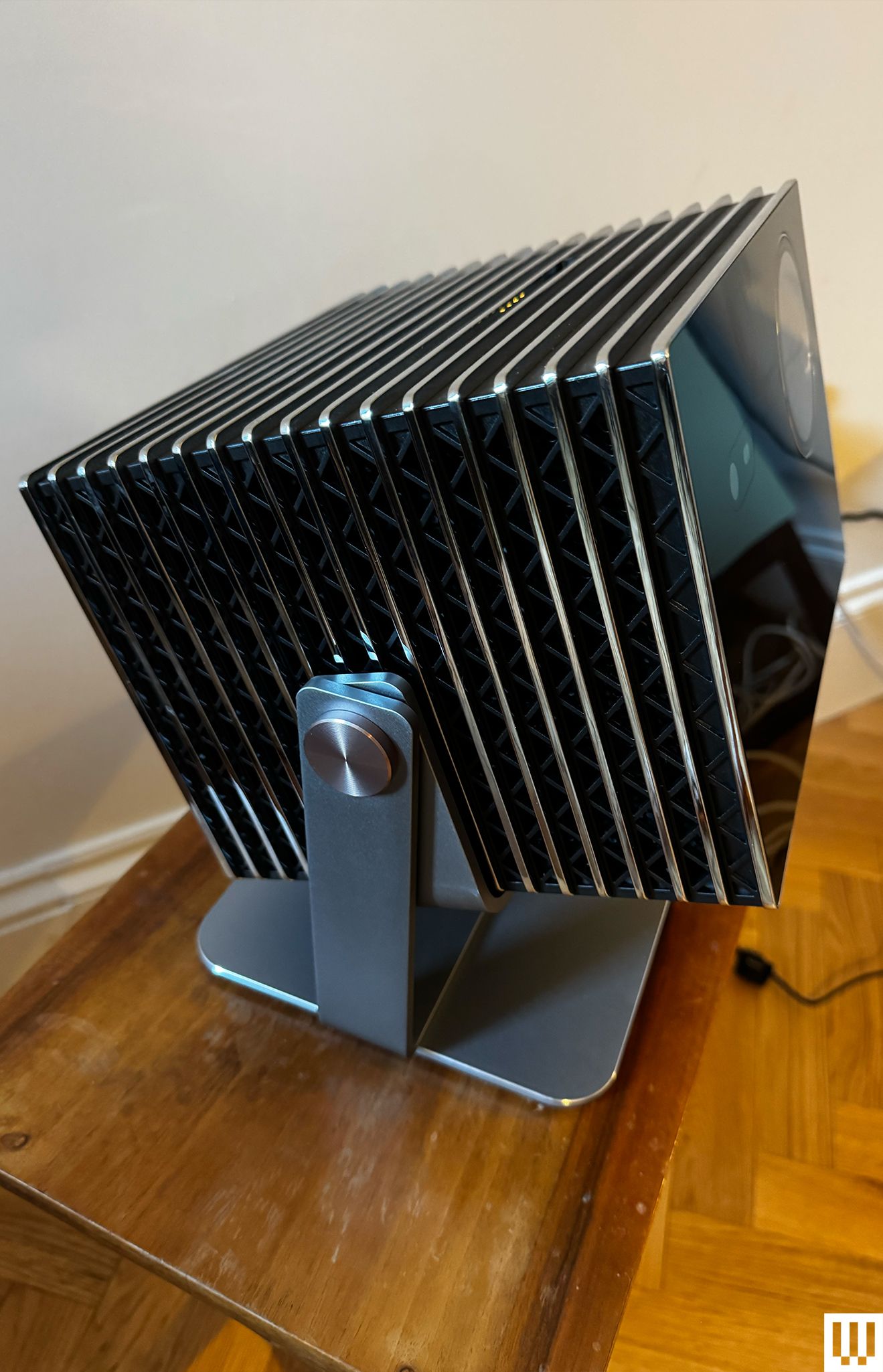 VisionMaster Max side profile and ventilation grille