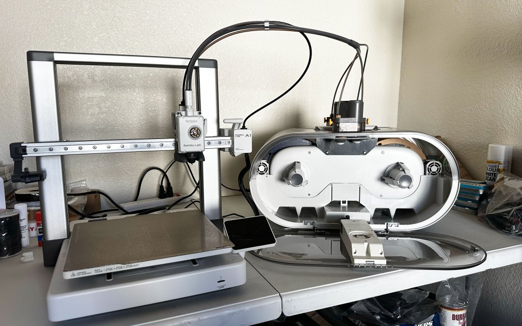 Porte latérale transparente abaissée du boîtier Sunlu et interférence avec les tubes PTFE