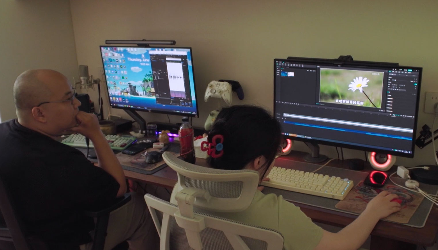 Shen Anyu and his wife Wei Yiyuan working from home