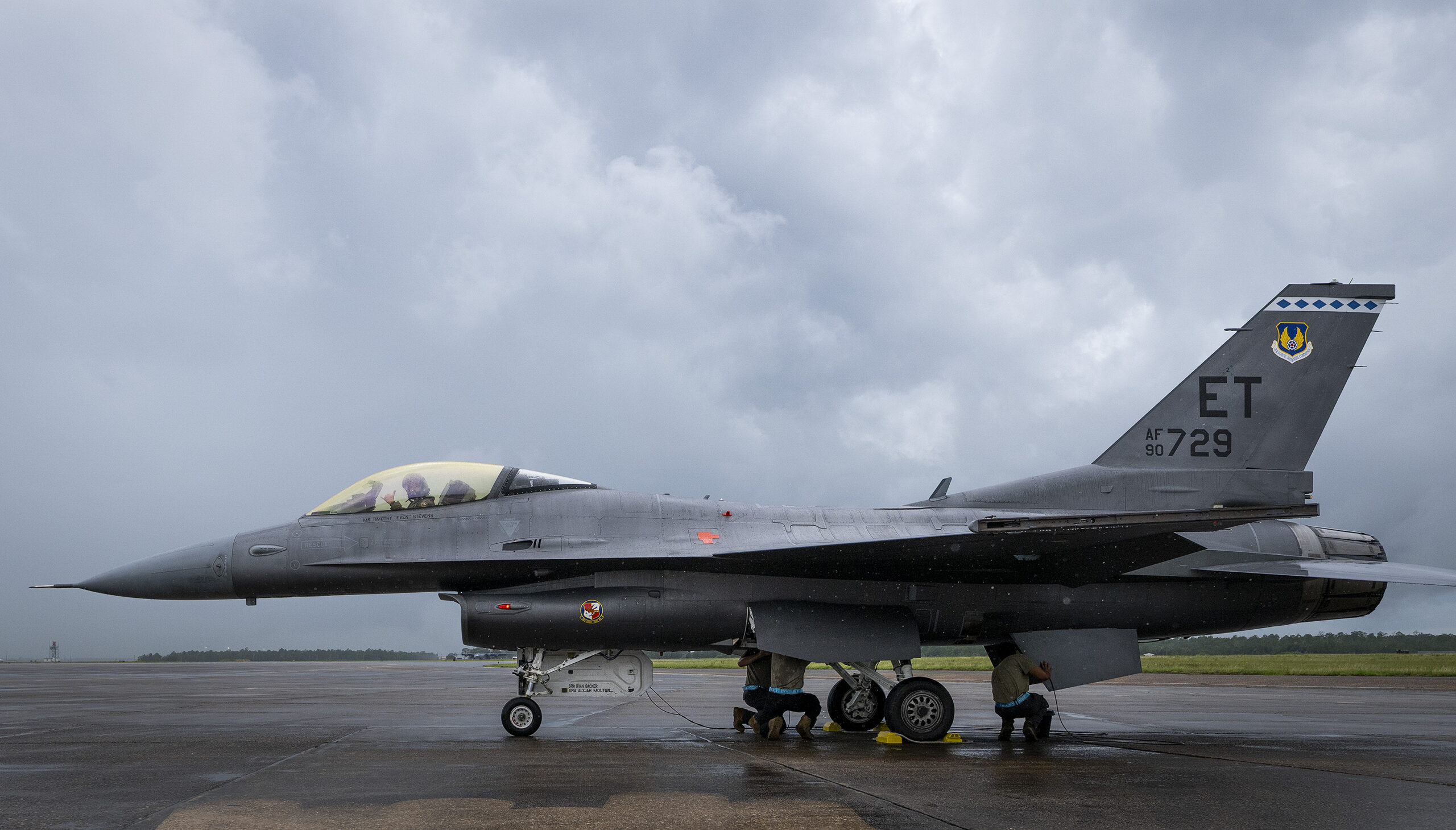 La IA ya vuela un F-16 real: ¿estamos preparados para un combate aéreo sin pilotos?