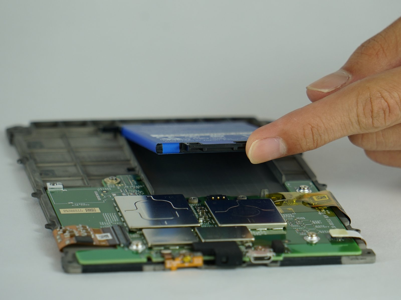 Fairphone Fairbuds 可更换电池设计对比
