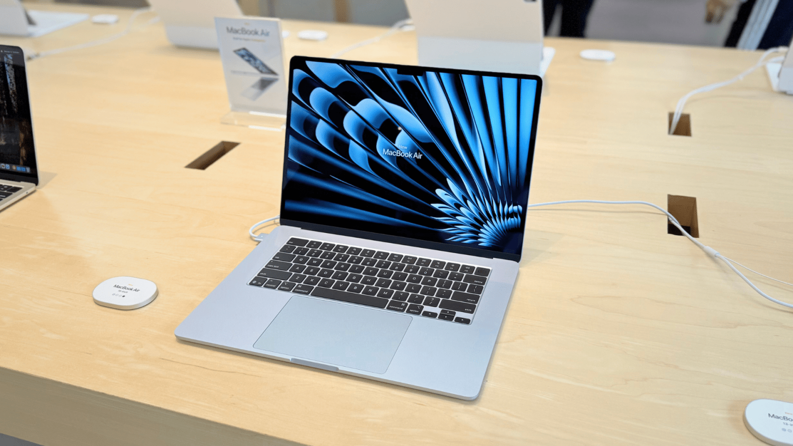 天蓝色 M4 MacBook Air