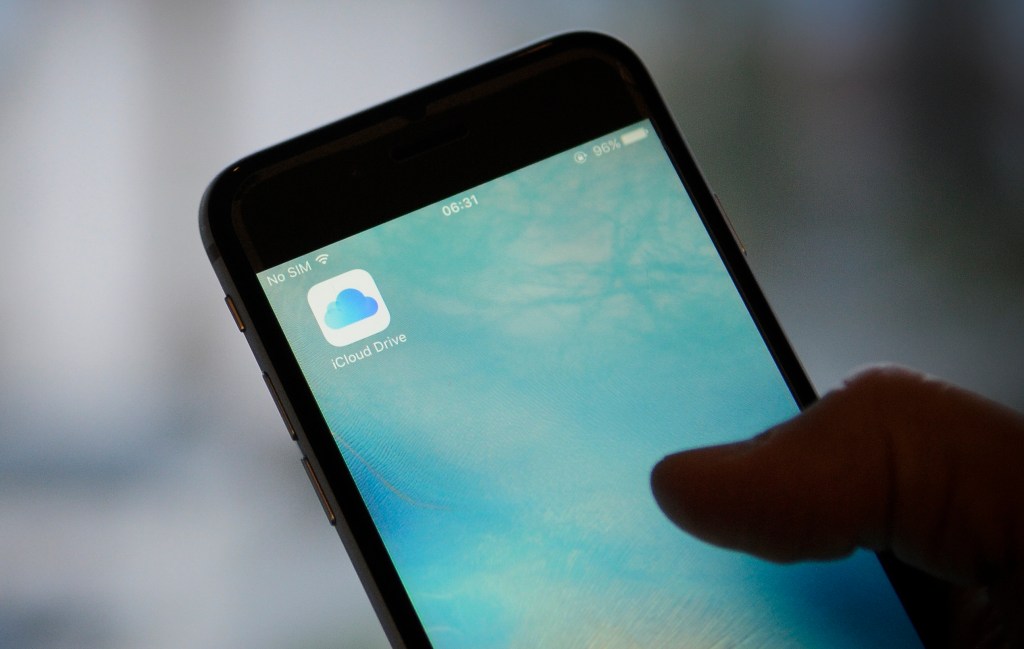 iPhone上的iCloud应用界面
