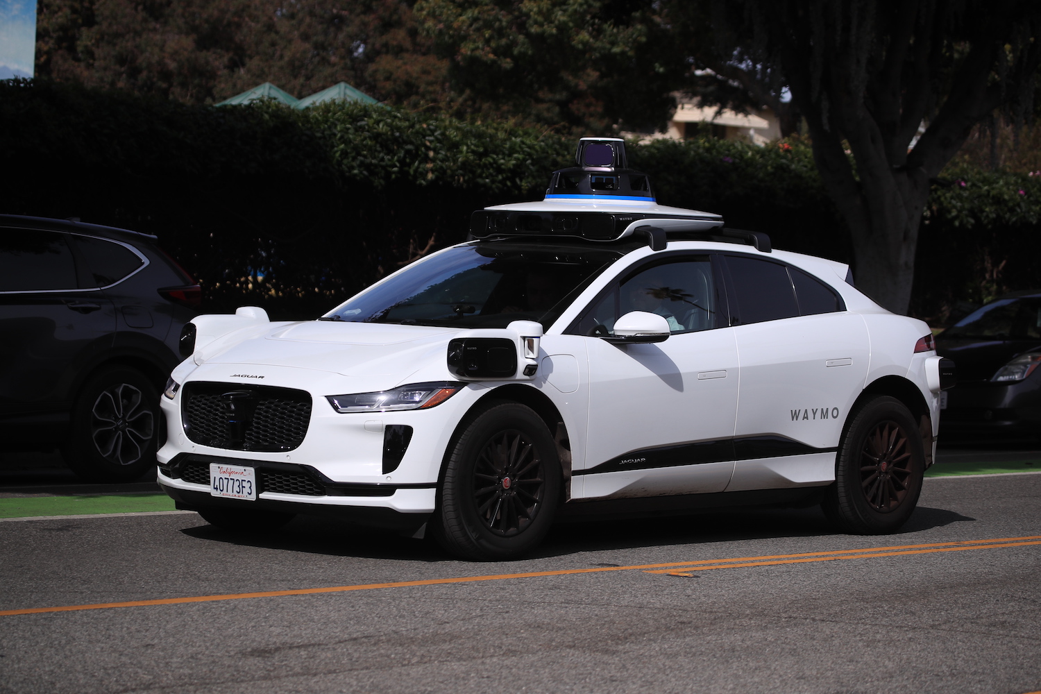 圣莫尼卡的 Waymo 无人驾驶车