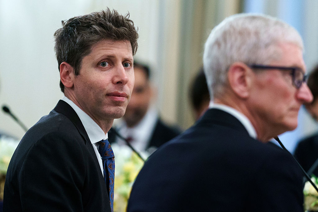 Fotografía de Sam Altman y Tim Cook