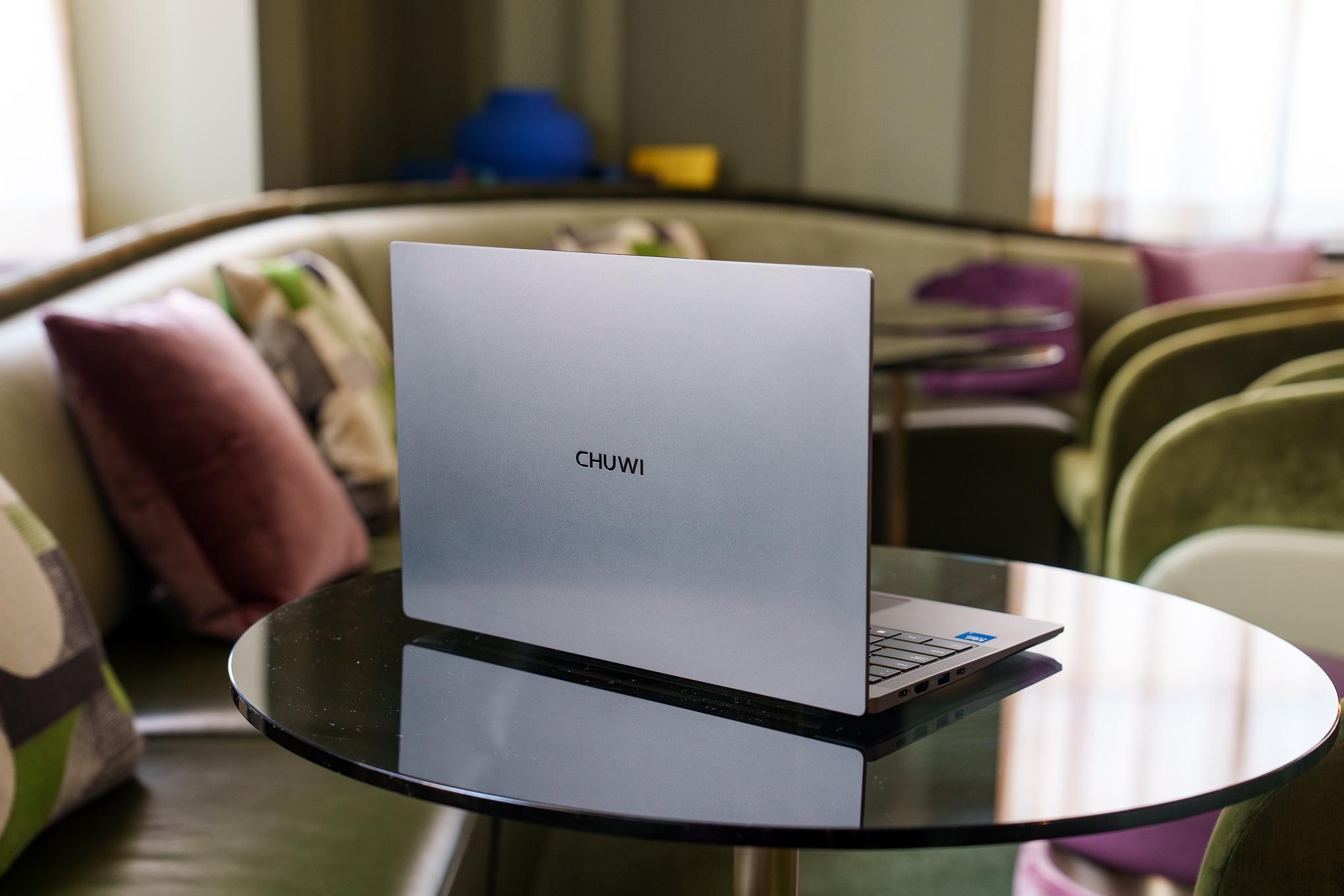 Chuwi UniBook 开盖正面照