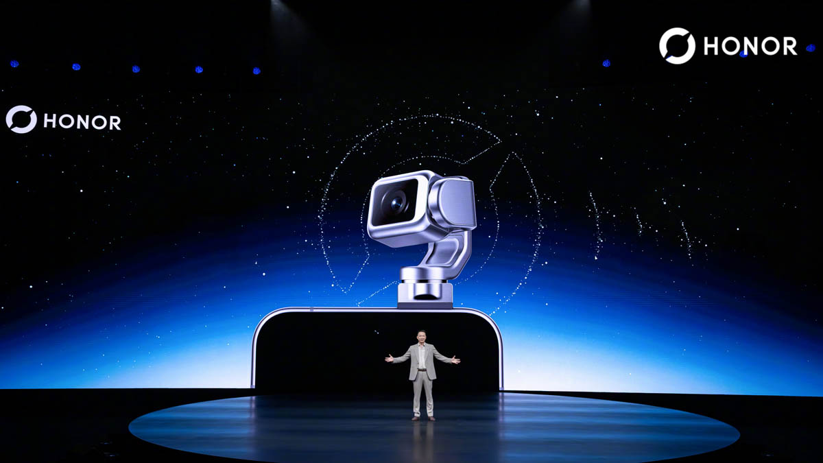 荣耀 CEO 展示 ROBOT PHONE 的云台相机