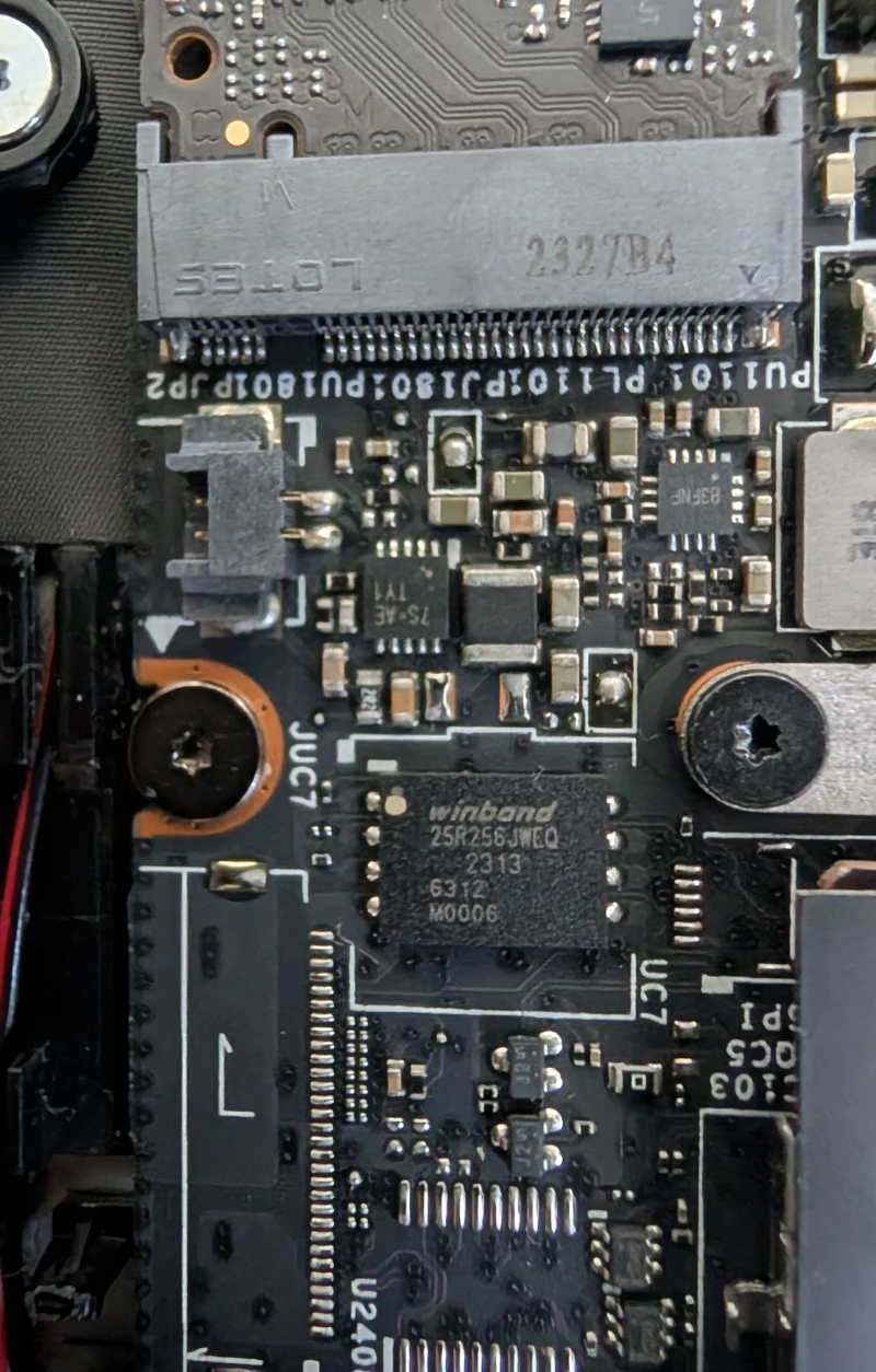 Framework 13 主板上的 BIOS 芯片