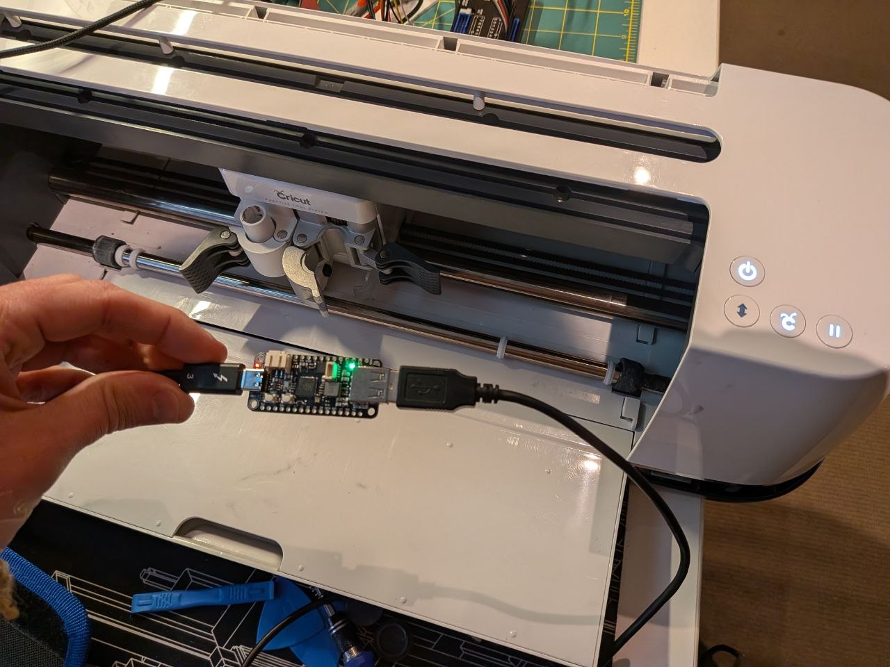 被锁死的 Cricut Maker 与 RP2040 改写设备
