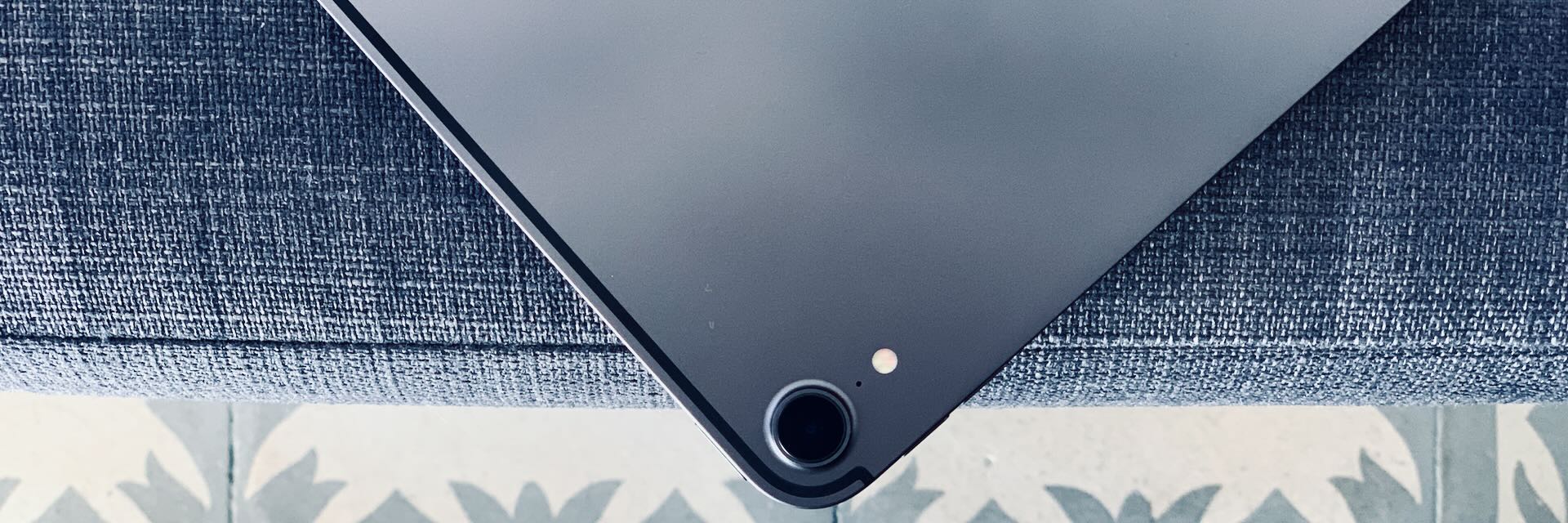 iFixit 文章题图：iPad 与 Linux