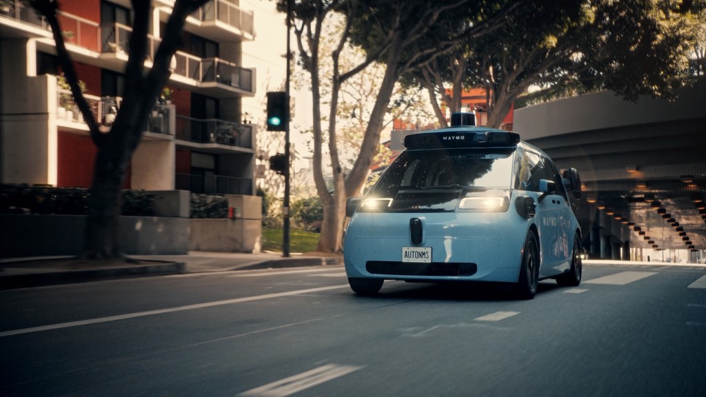 部署自研5nm芯片的Waymo Ojai无人驾驶出租车
