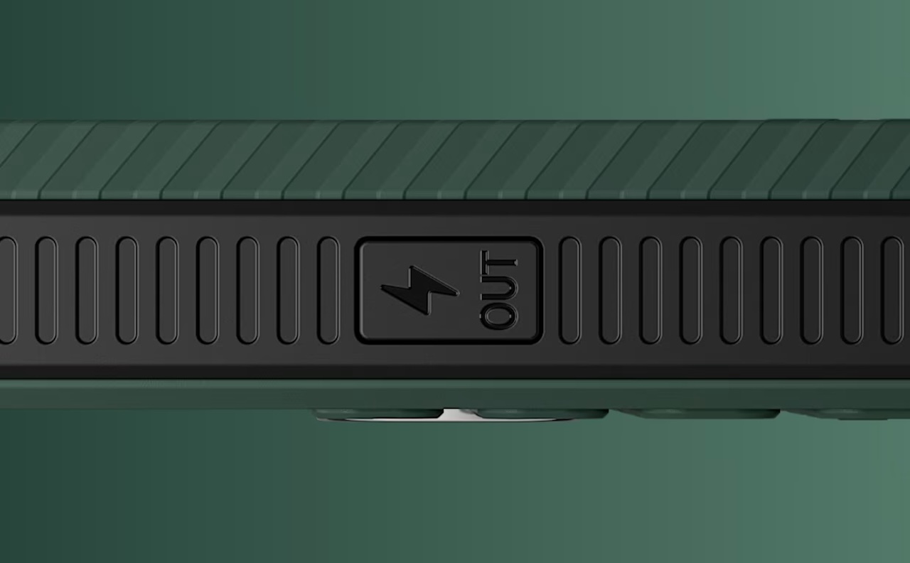 Nokia 300 Charge 侧边按键与接口细节