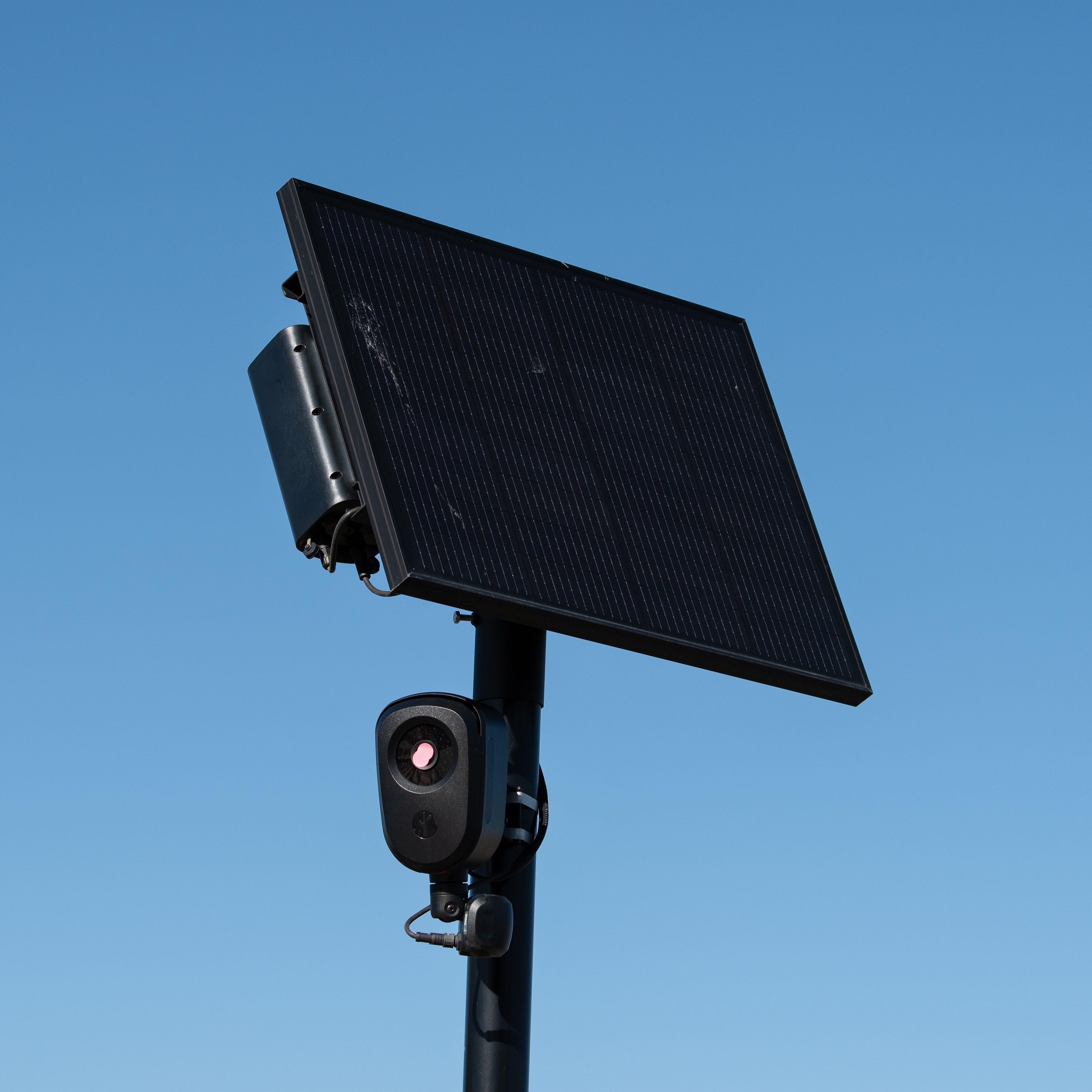 太阳能供电的 Flock Safety 自动车牌识别摄像头