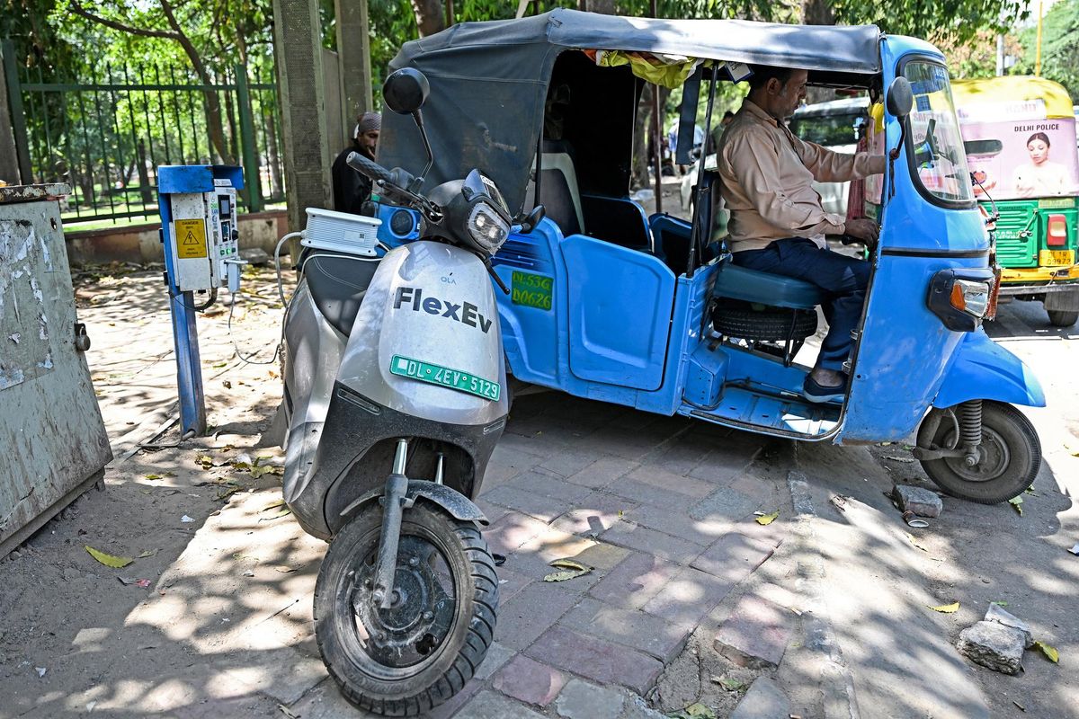 Delhi Street Electric Rickshaw Charging Station