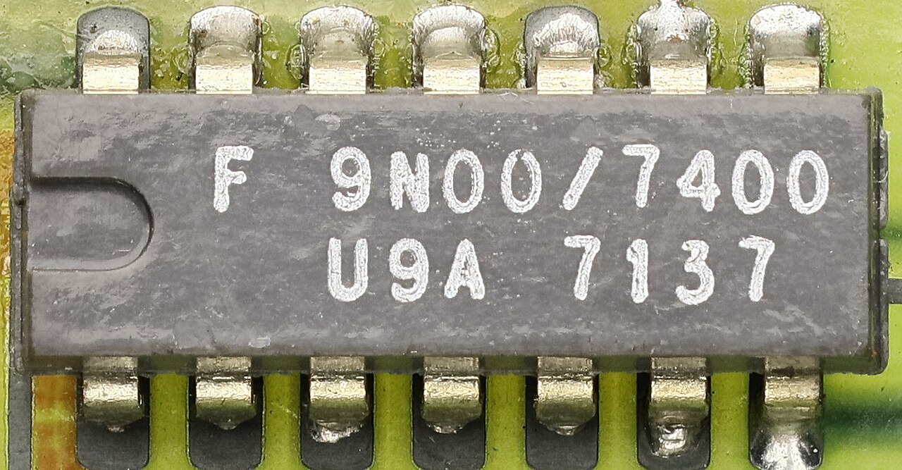 NAND gate chip
