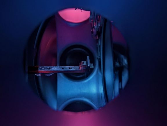 Nuclear clock crystal
