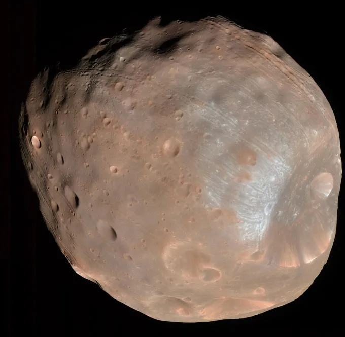 火星勘测轨道器实拍的火卫一表面